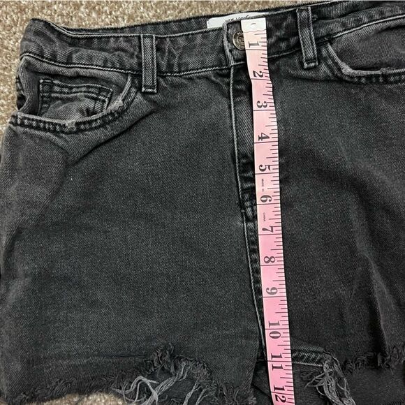 Tori Mom Jean Shorts Distressed - Picture 5 of 7